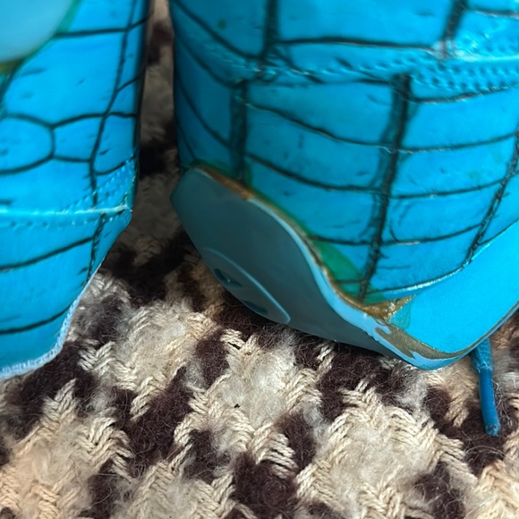 Blue Shoes. Older model. Good use condition - Picture 5 of 12